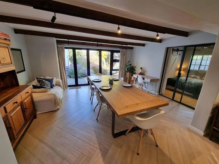 Διαμέρισμα Spacious Lanes Cottage And Garage Parking Κέιπ Τάουν