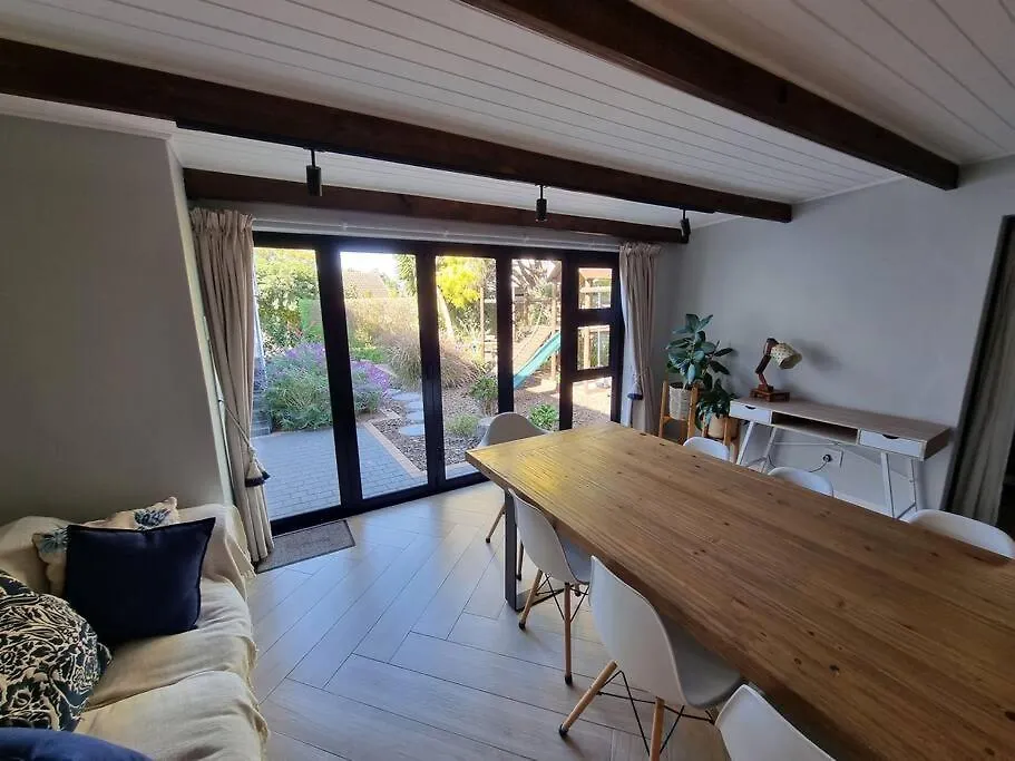 Διαμέρισμα Spacious Lanes Cottage And Garage Parking Κέιπ Τάουν